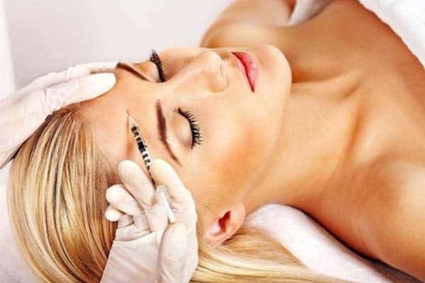 acide hyaluronique injection peau relachee visage the body lift francais dr harold chatel docteur taliah schmitt le bodylift francais chirurgien esthetique paris 16